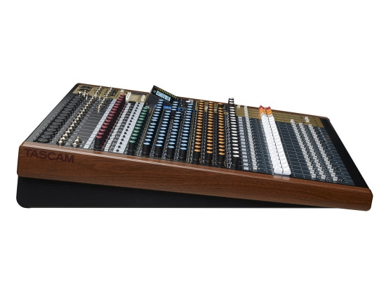 Tascam Model 24 Mischpult