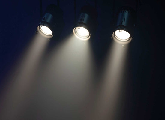 Showtec Performer Fresnel Mini Spot LED Linsenscheinwerfer