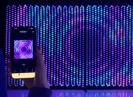 TWINKLY Lightwall mobiler LED Vorhang