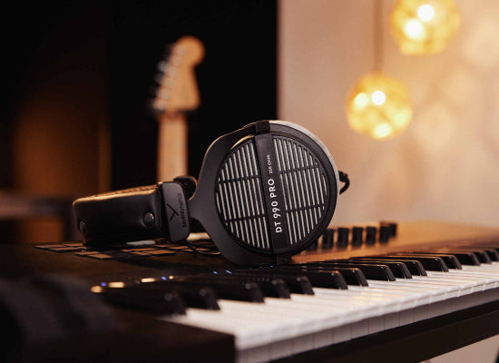 Beyerdynamic DT 990 PRO offener Studiokopfhörer für Monitoring