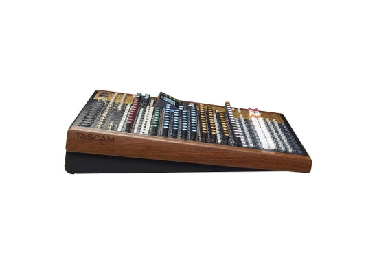 Tascam Model 16 Mischpult